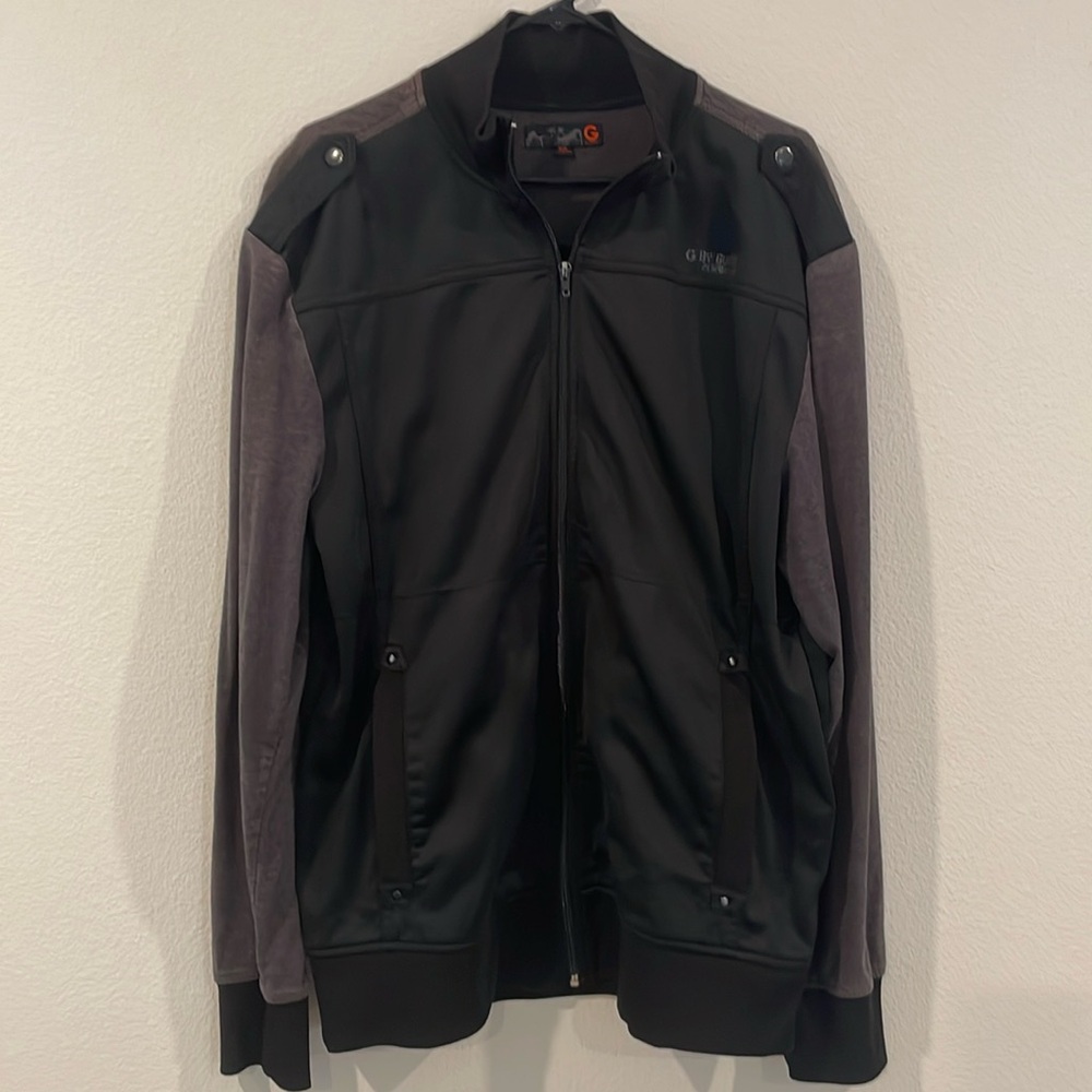 Guess size XX large windbreaker like new condition